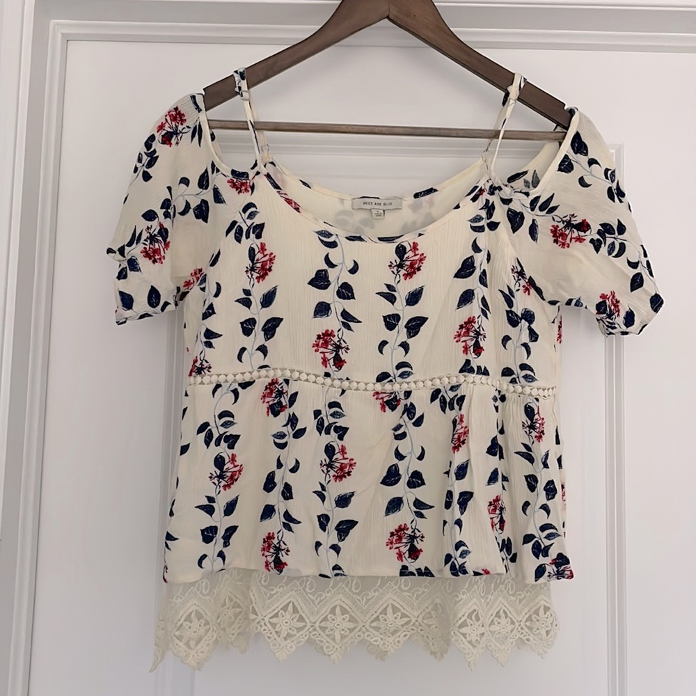 Langlock cold shoulder top by Skies are Blue